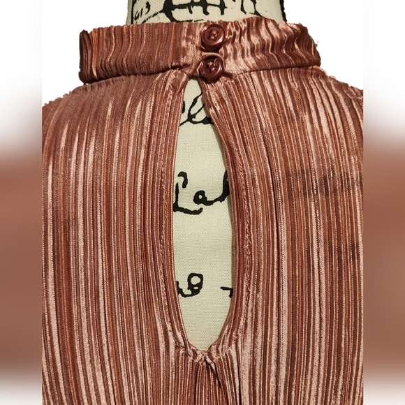 Ultra Flirt Sleeveless Blouse - Picture 3 of 4